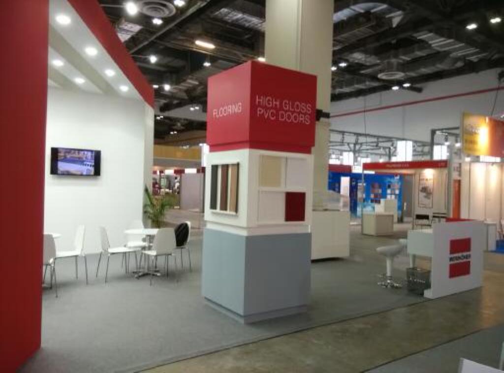 �¿��ɱ��湤ҵ�������޹�˾�μ��˵ڶ����¼������޹��ʼҾ�������ľ����е������װ��չ