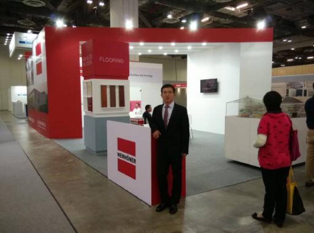 �¿��ɱ��湤ҵ�������޹�˾�μ��˵ڶ����¼������޹��ʼҾ�������ľ����е������װ��չ