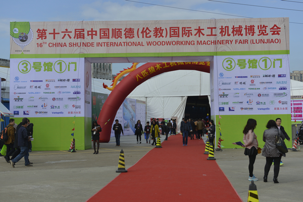 ��ʮ�����й�˳�£��׽̣�����ľ����е������ʢ��Ļ