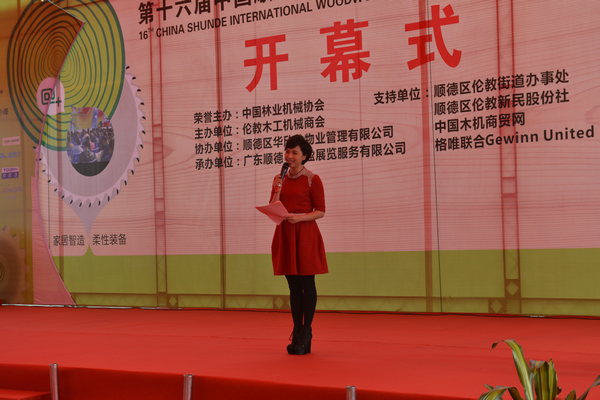 ��ʮ�����й�˳�£��׽̣�����ľ����е������ʢ��Ļ