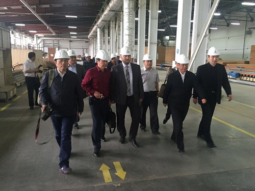 ������ҵ�־ֳ��Ž���һ�п����к���ҵ����˹԰��