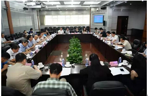 ľ���ҵ��������ս�����˲����й���ҵ��������ս������Эͬ��չ���齨����