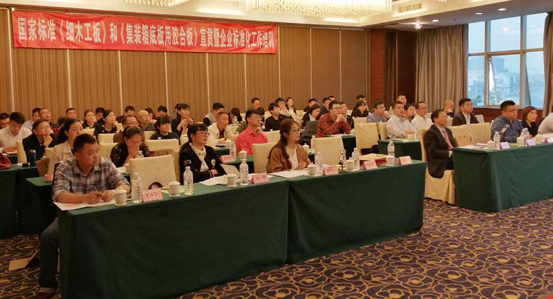 �����ұ�׼��ϸľ���塷�͡���װ��װ��ý��ϰ塷��������ҵ��׼��������ѵ�ᡱ�������ٿ�