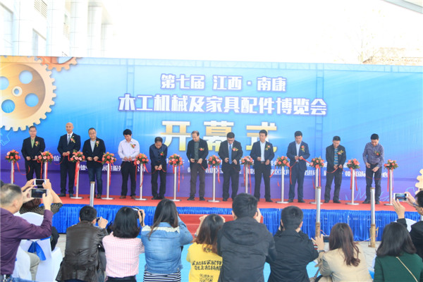 ���߽콭��•�Ͽ�ľ����е���Ҿ����������ʢ��Ļ!