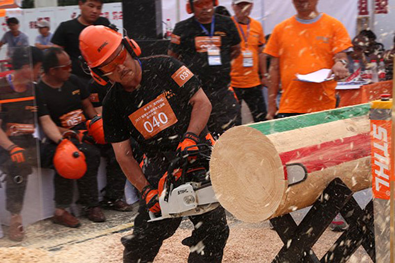 �ڶ���˹�ٶ��й���ľ����֣�ݷ�վ��Բ������