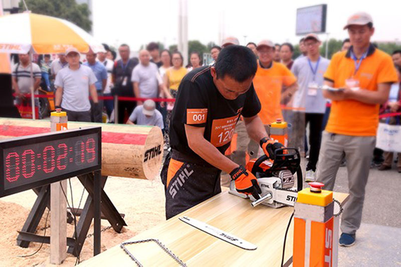 �ڶ���˹�ٶ��й���ľ����֣�ݷ�վ��Բ������