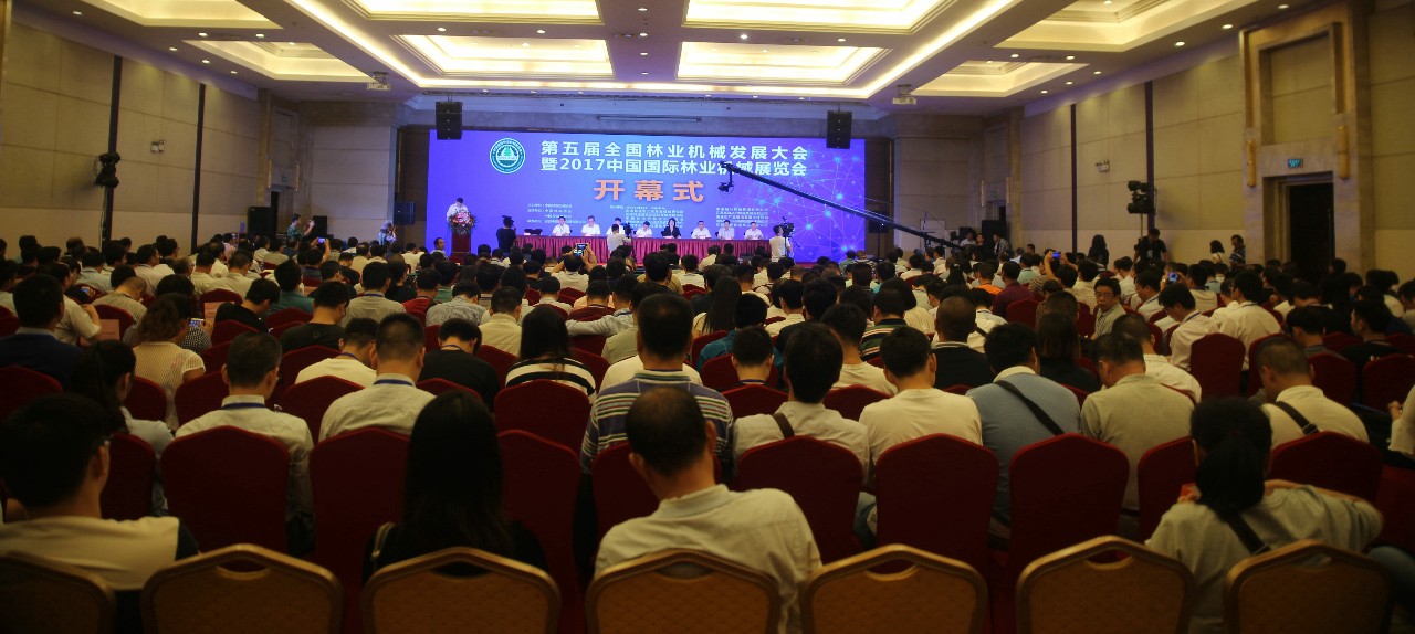 �����ȫ����ҵ��е��չ����ںϷ�¡���ٿ�